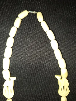Collar de hueso o marfil