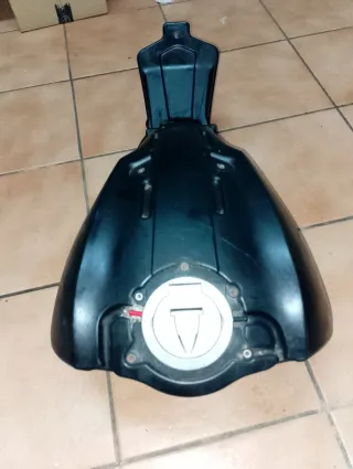 Depósito Ducati Monster 696