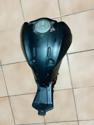 Depósito Ducati Monster 696