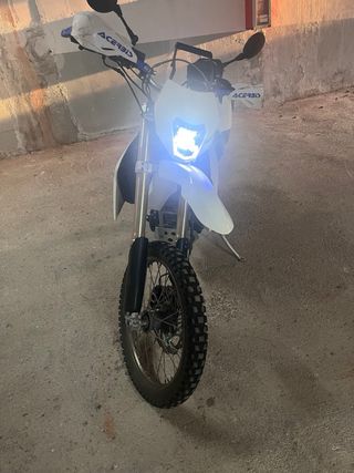 BMW G650X Challenge Enduro Moto