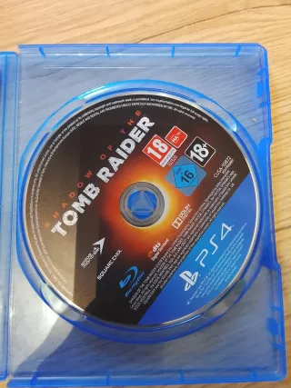 Ps4 en perfecto estado con 7 juegos y 2 mandos