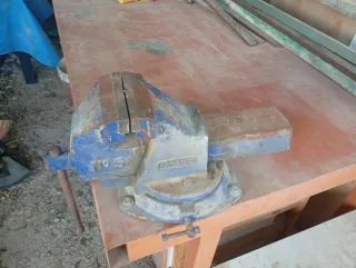 Banco de taller echo a medida. Con caracol grande.