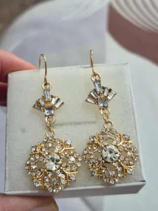 Pendientes estilo vitange chapados en oro