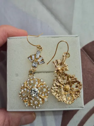 Pendientes estilo vitange chapados en oro