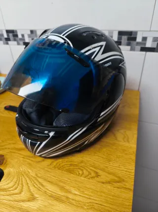 Casco arai
