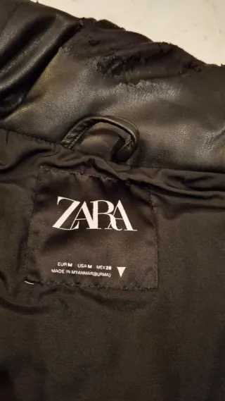 Chaleco negro efecto piel acolchado