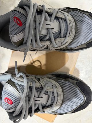 Asics NYC Gel Scarpe Uomo Grigio Rosso