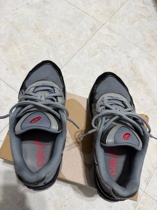 Asics NYC Gel Scarpe Uomo Grigio Rosso