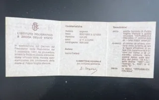 Due monete commemorative.