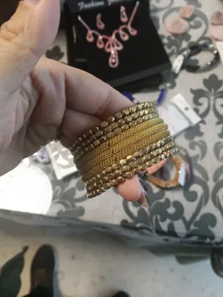 Lote de pulseras nuevas sin estrenar con el precio