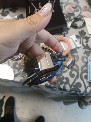 Lote de pulseras nuevas sin estrenar con el precio