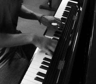 Clases de guitarra, piano y música