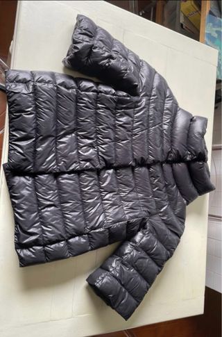 Piumino blu molto comodo e caldo.Manica tre quarti