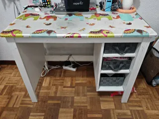 Escritorio para niños (brusali)