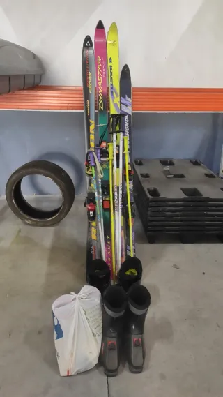 Lote Esquís Adulto/Niño, Botas y Bastones