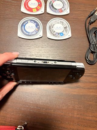 PSP Slim 2004 impeccabile + 4 giochi + custodia ufficiale