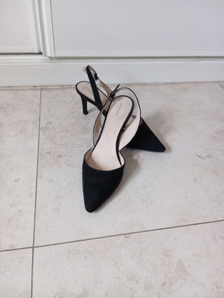 Zapato tacón bajo abiertos por detrás