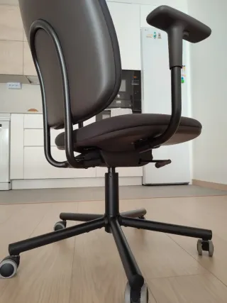 Silla oficina IKEA SMÖRKULL negra