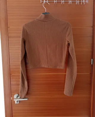 Top crop marrón Bershka