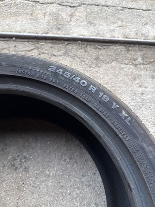 Continental 245/40 R19 Neumático