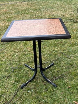 Mesa cuadrada multiusos