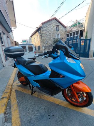 Gilera GP800 Maxi Scooter