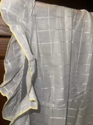 tenda bianca a quadri in tessuto sintetico