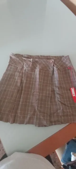 Falda cortita cruzada