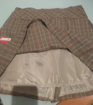 Falda cortita cruzada