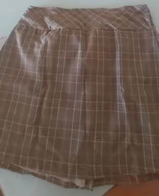 Falda cortita cruzada