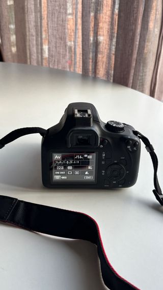 Cámara de fotos Canon EOS Rebel T100. Excelente