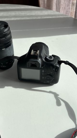 Cámara de fotos Canon EOS Rebel T100. Excelente