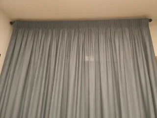 Cortina azul de tela