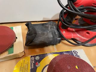 Lijadora Black & Decker KA198GT + discos de lija