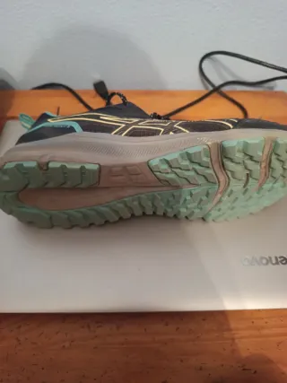 Zapatilla  trail running, como nuev