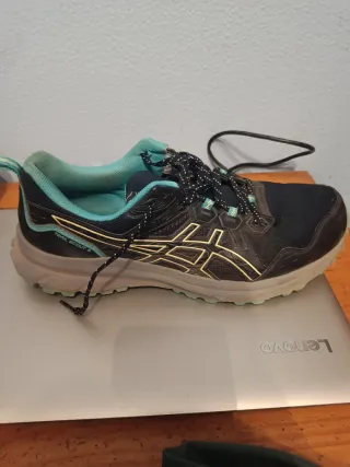 Zapatilla  trail running, como nuev