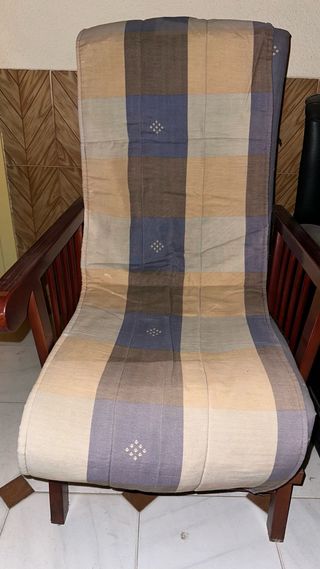 Sillón balancín de madera maciza de diseño clásico