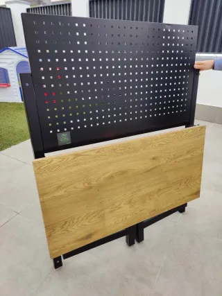 MESA DE TRABAJO PLEGABLE CON PANEL FRONTAL