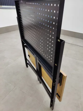 MESA DE TRABAJO PLEGABLE CON PANEL FRONTAL