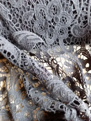 Tela bordada calado guipur