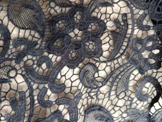 Tela bordada calado guipur