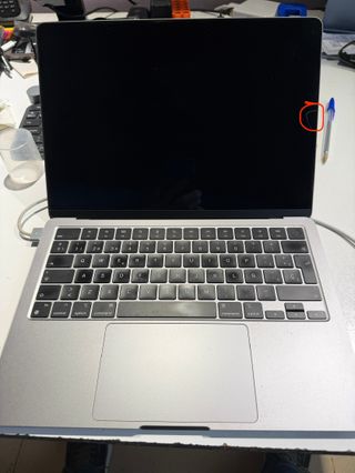 MacBook Air M2 (2022) - 8 GB RAM / 256 GB SSD