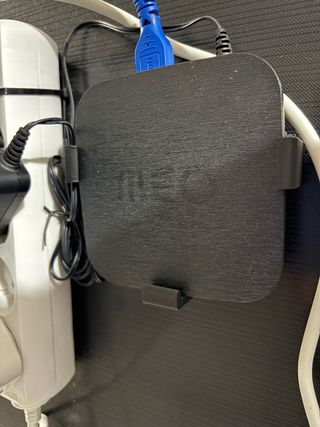 Soporte para decodificador de la compañía MEO