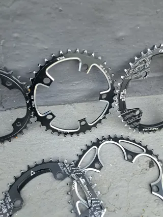 Platos de distintas medias a 2/3/5€