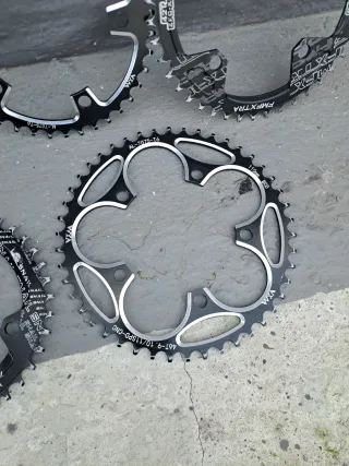 Platos de distintas medias a 2/3/5€