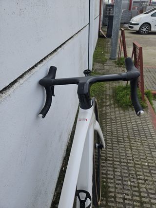 Bicicleta de carretera Eléctrica marca BH Irs1 1.6