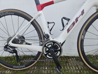 Bicicleta de carretera Eléctrica marca BH Irs1 1.6