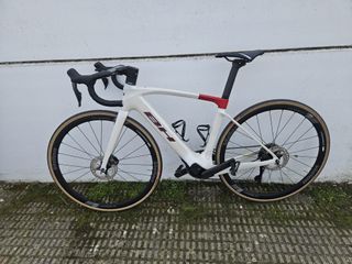 Bicicleta de carretera Eléctrica marca BH Irs1 1.6