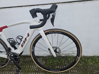 Bicicleta de carretera Eléctrica marca BH Irs1 1.6