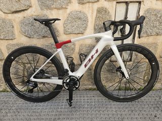 Bicicleta de carretera Eléctrica marca BH Irs1 1.6